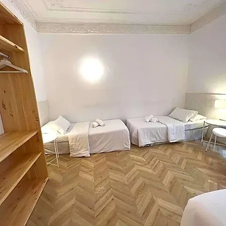 The Mo Gotic Отель 2*