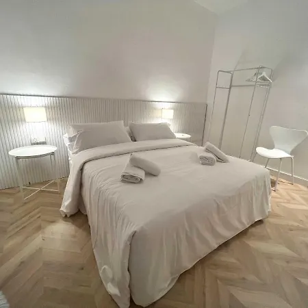 Отель The Mo Gotic 2*