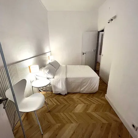 The Mo Gotic Hotel 2*